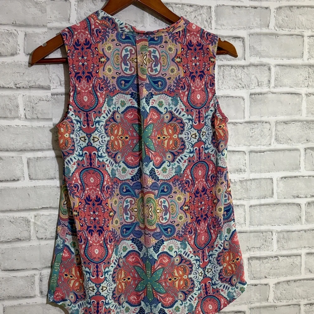 Violet + Claire V-Neck Sleeveless Top Pink Blue White Paisley Floral Sz small - Picture 7 of 7